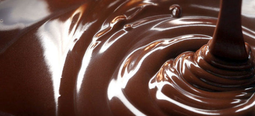 Cioccolato nero: un pezzo al giorno aiuta salute (e umore)